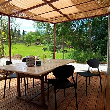 Le Chant Des Pierres Holiday home *