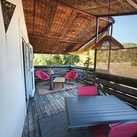 Le Chant Des Pierres Holiday home *